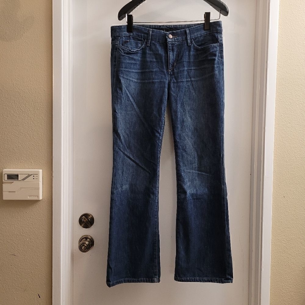 Joe's jeans straight cut blue jeans